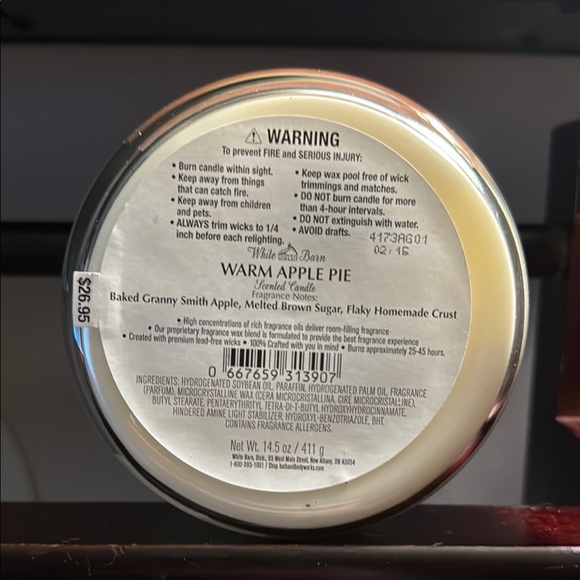 White Barn Warm Apple Pie Candle - Picture 3 of 3